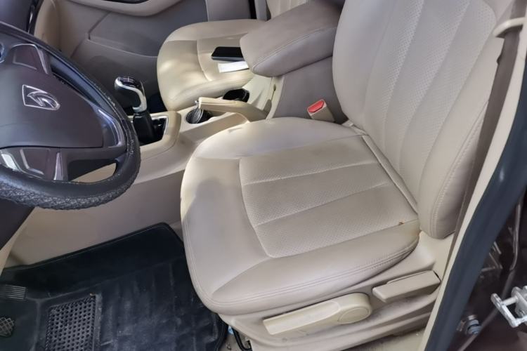 Used Baojun 730 2014 1.5L manual Comfort ESP version 7 seats Left Front Seat