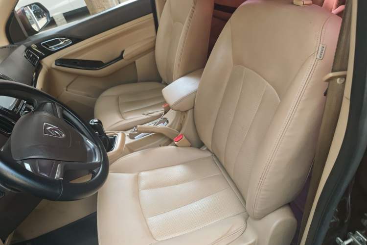 Used Baojun 730 2014 1.5L manual Comfort version 7 seats Left Front Seat
