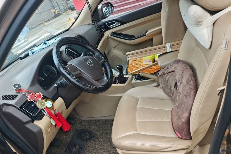Used Baojun 730 2014 1.5L manual Comfort version 7 seats Left Front Seat