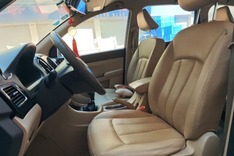 Used Baojun 730 2014 1.5L manual Comfort version 7 seats Left Front Seat