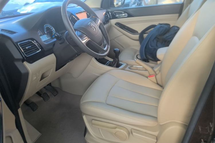 Used Baojun 730 2014 1.5L manual Comfort ESP version 7 seats Left Front Seat