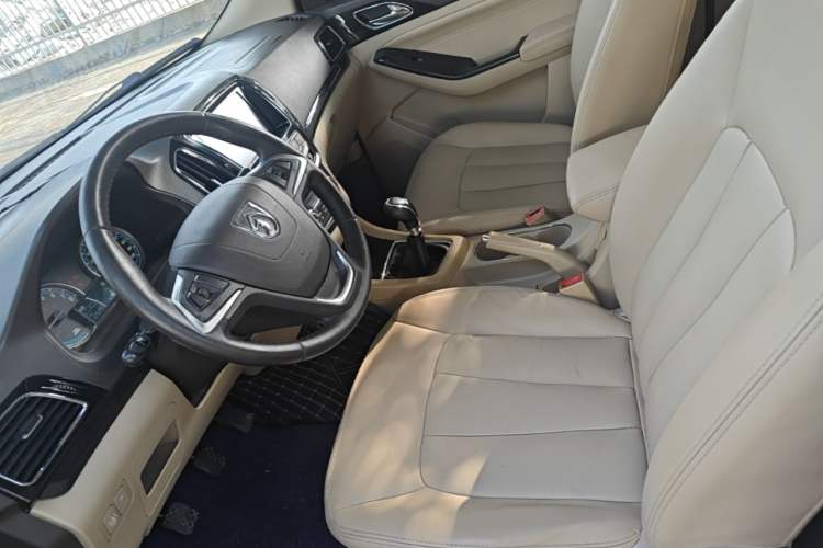 Used Baojun 730 2014 1.5L Manual Luxury Navigation ESP Version 7 Seats Left Front Seat