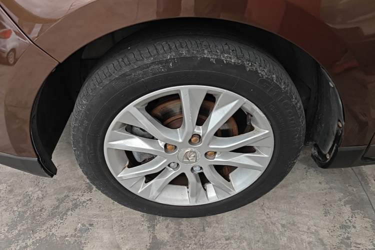 Used Baojun 730 2014 1.5L manual luxury trim 7 seats Left Front Wheel Hub