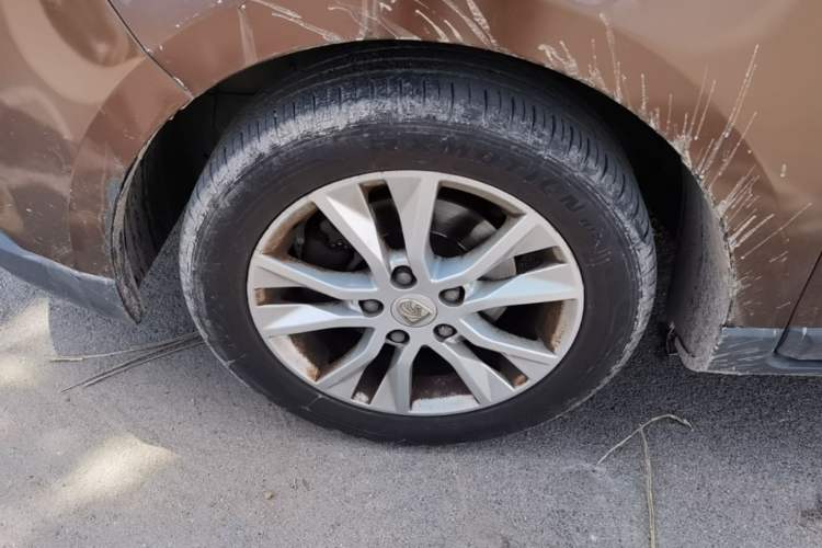 Used Baojun 730 2014 1.5L manual Comfort ESP version 7 seats Left Front Wheel Hub