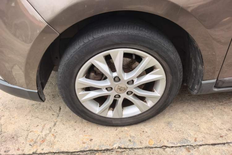Used Baojun 730 2014 1.5L manual Comfort version 7 seats Left Front Wheel Hub