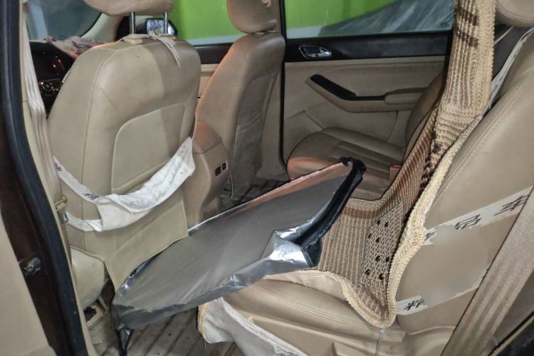 Used Baojun 730 2014 1.5L manual luxury trim 7 seats Left Rear Seat
