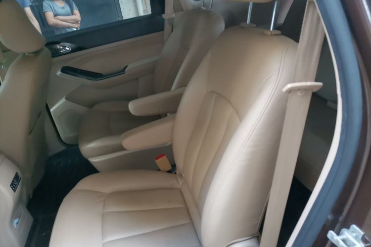 Used Baojun 730 2014 1.5L manual Comfort version 7 seats Left Rear Seat