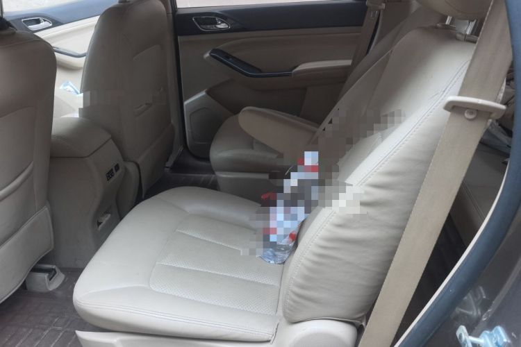 Used Baojun 730 2014 1.5L manual Comfort version 7 seats Left Rear Seat