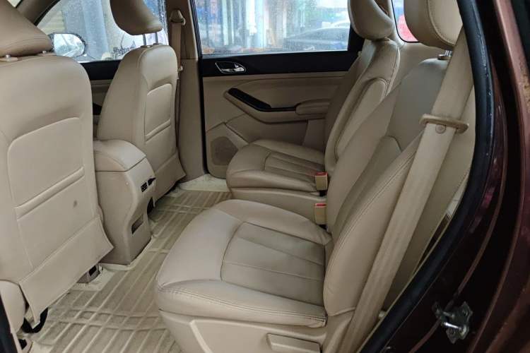 Used Baojun 730 2014 1.5L manual luxury trim 7 seats Left Rear Seat