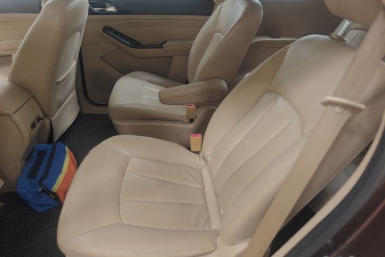 Used Baojun 730 2014 1.5L Manual Luxury Navigation ESP Version 7 Seats Left Rear Seat