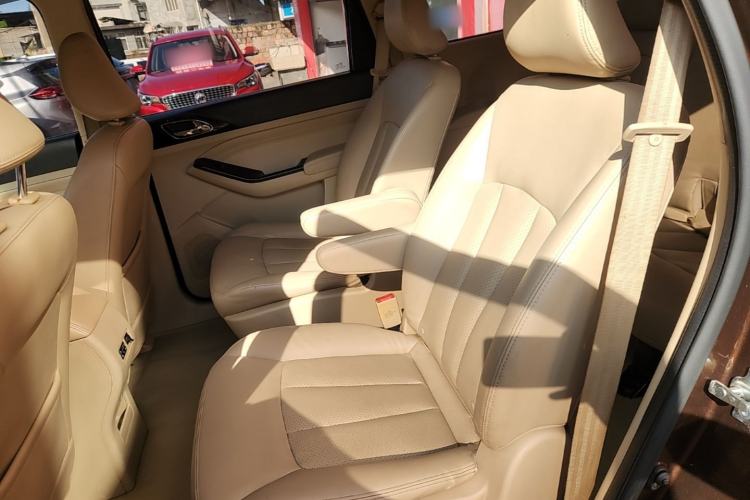 Used Baojun 730 2014 1.5L manual Comfort ESP version 7 seats Left Rear Seat