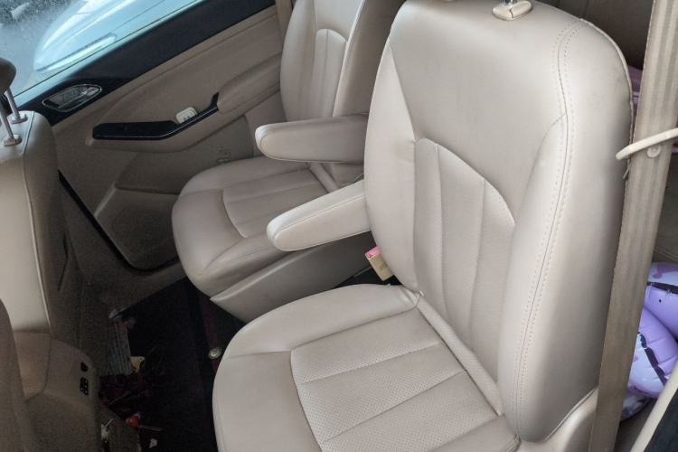 Used Baojun 730 2014 1.5L manual Comfort ESP version 7 seats Left Rear Seat