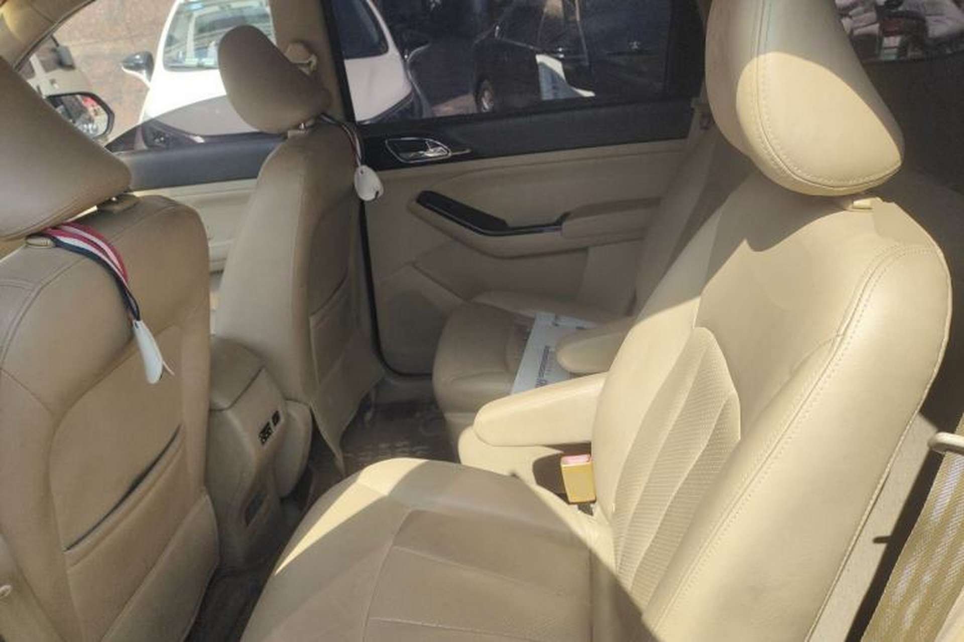 Used Baojun 730 2014 1.5L manual Comfort version 7 seats Left Rear Seat