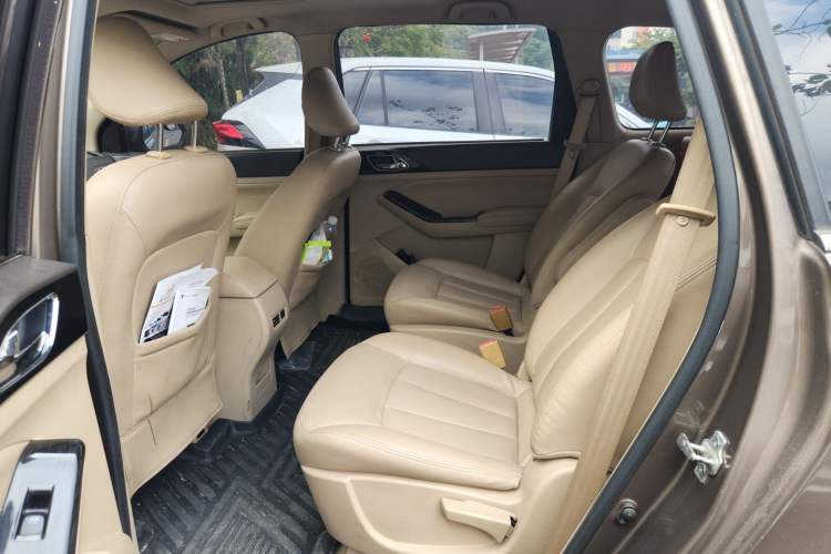 Used Baojun 730 2014 1.5L Manual Luxury Navigation ESP Version 7 Seats Left Rear Seat