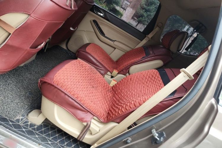 Used Baojun 730 2014 1.5L manual luxury trim 7 seats Left Rear Seat
