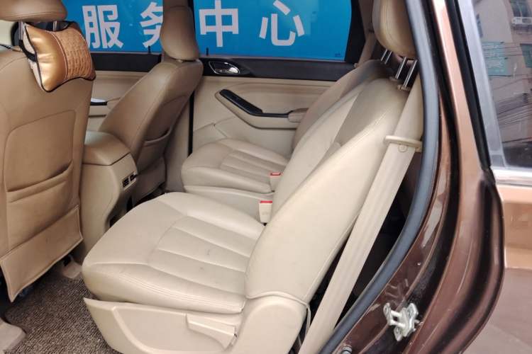 Used Baojun 730 2014 1.5L manual Comfort version 7 seats Left Rear Seat