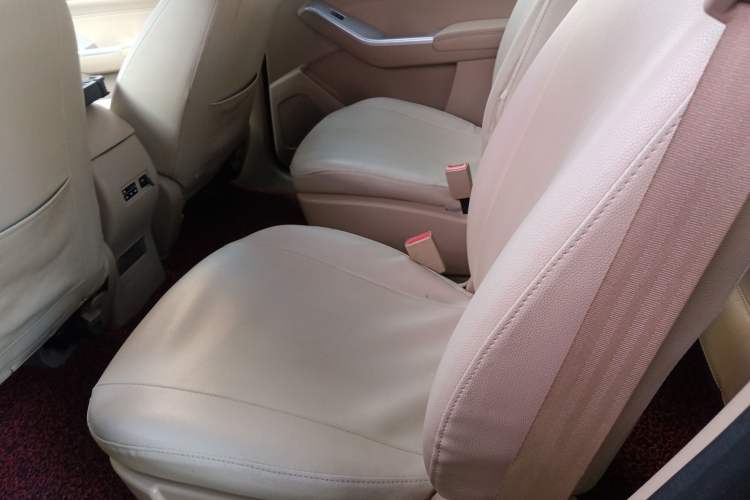 Used Baojun 730 2014 1.5L manual standard trim 7 seats Left Rear Seat