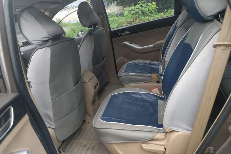 Used Baojun 730 2014 1.5L manual standard trim 7 seats Left Rear Seat