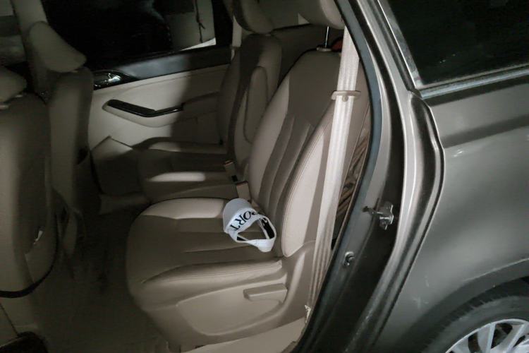Used Baojun 730 2014 1.5L manual Comfort version 7 seats Left Rear Seat