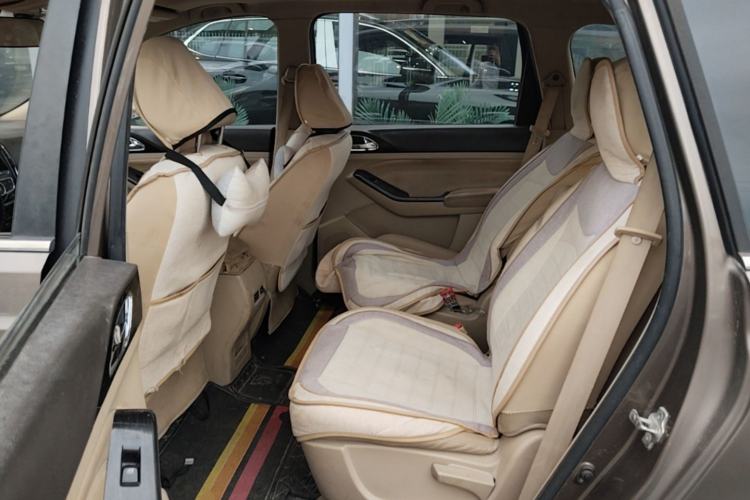 Used Baojun 730 2014 1.5L manual luxury trim 7 seats Left Rear Seat