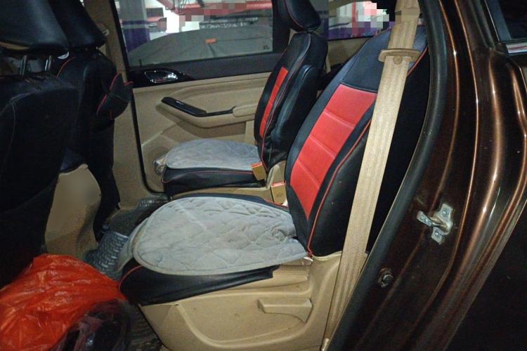 Used Baojun 730 2014 1.5L manual Comfort version 7 seats Left Rear Seat