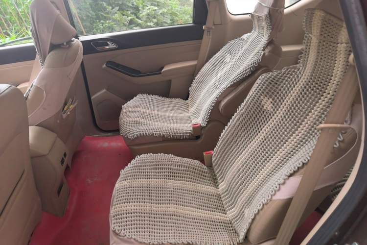Used Baojun 730 2014 1.5L Manual Luxury Navigation ESP Version 7 Seats Left Rear Seat