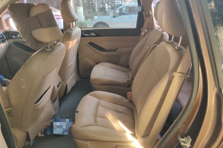 Used Baojun 730 2014 1.5L manual Comfort version 7 seats Left Rear Seat