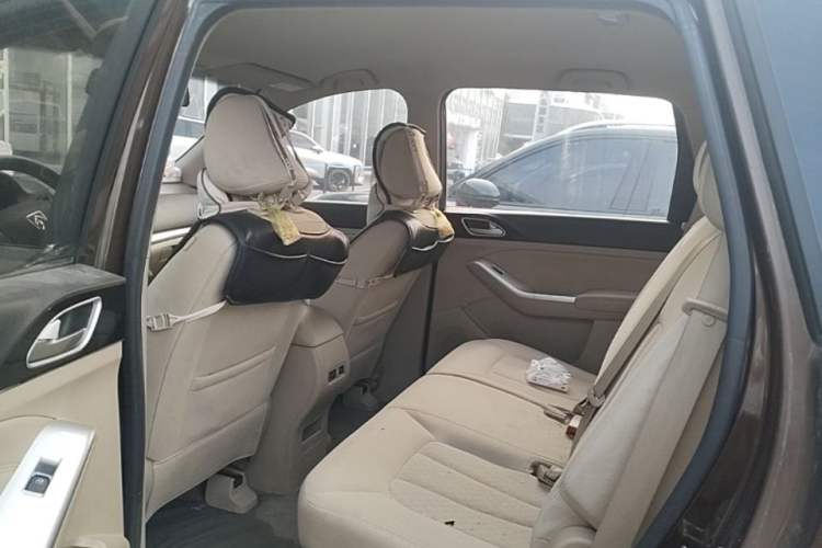 Used Baojun 730 2014 1.5L manual standard version 5 seats Left Rear Seat