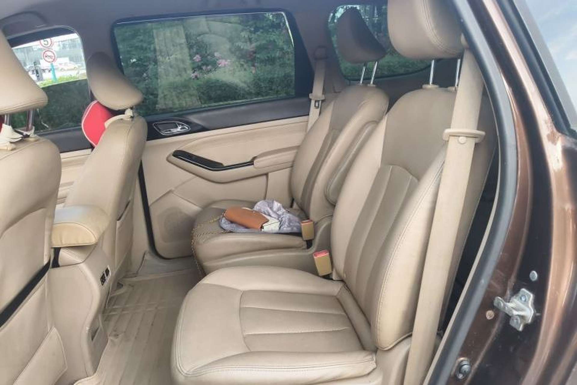 Used Baojun 730 2014 1.5L manual Comfort ESP version 7 seats Left Rear Seat