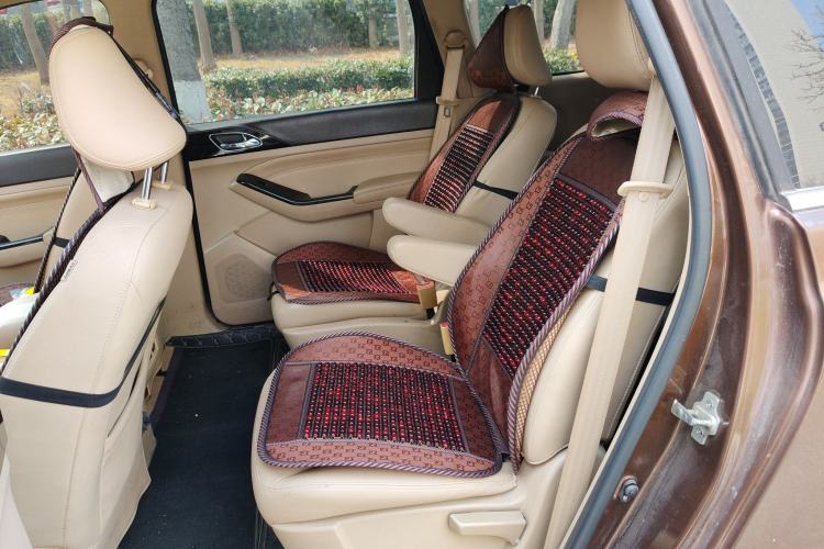 Used Baojun 730 2014 1.5L manual Comfort ESP version 7 seats Left Rear Seat