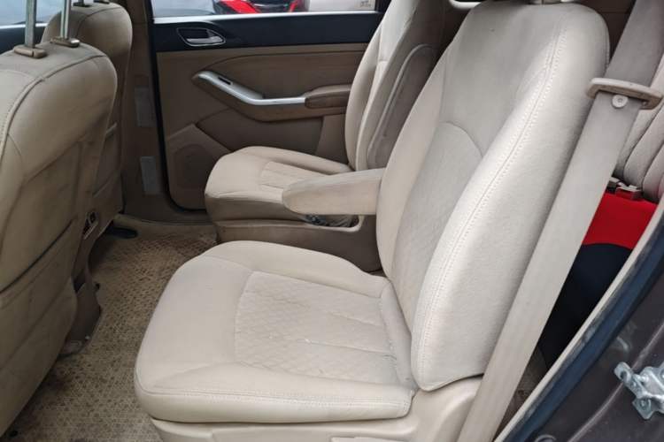 Used Baojun 730 2014 1.5L manual standard trim 7 seats Left Rear Seat