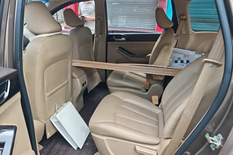 Used Baojun 730 2014 1.5L manual Comfort version 7 seats Left Rear Seat