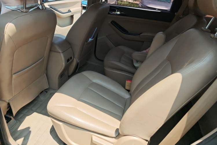 Used Baojun 730 2014 1.5L manual Comfort version 7 seats Left Rear Seat