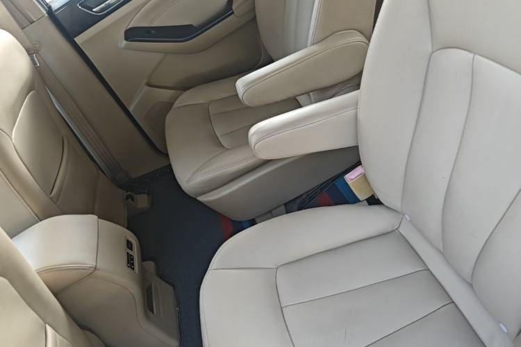 Used Baojun 730 2014 1.5L Manual Luxury Navigation ESP Version 7 Seats Left Rear Seat