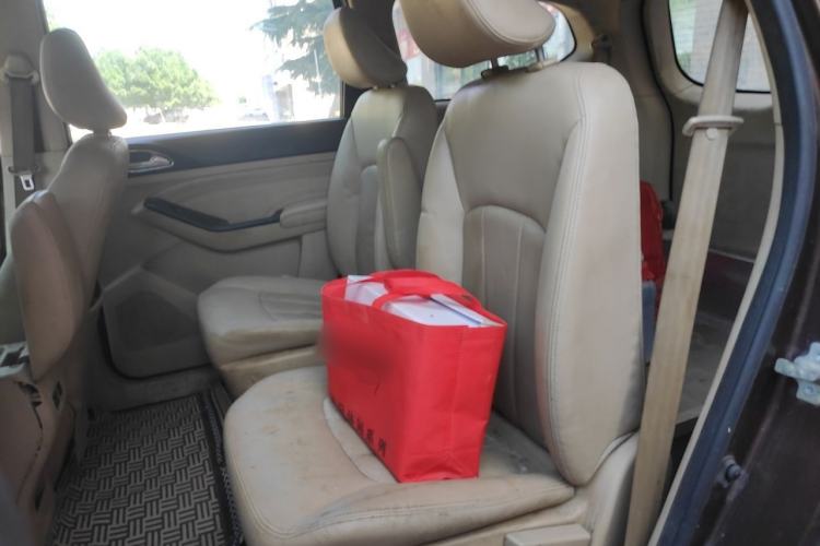 Used Baojun 730 2014 1.5L manual luxury trim 7 seats Left Rear Seat