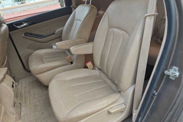 Used Baojun 730 2014 1.5L manual Comfort version 7 seats Left Rear Seat