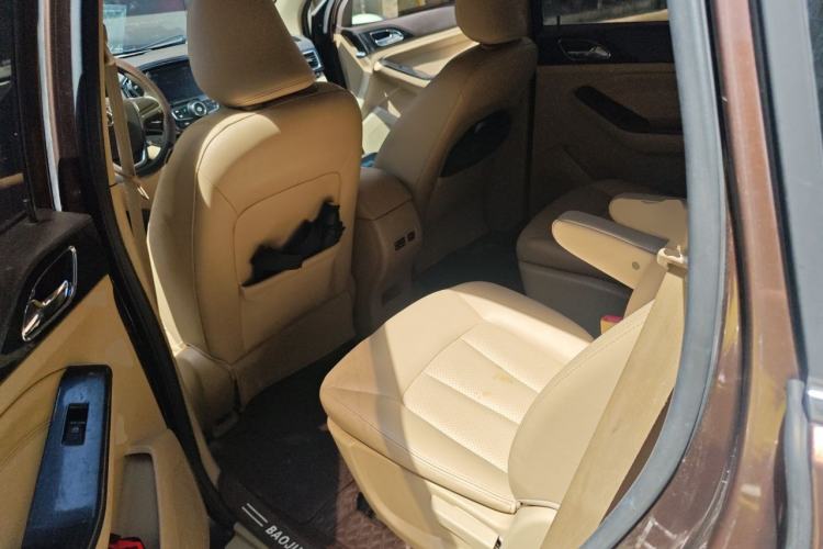 Used Baojun 730 2014 1.5L manual Comfort version 7 seats Left Rear Seat