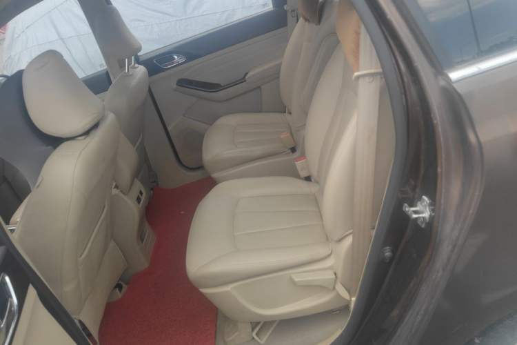 Used Baojun 730 2014 1.5L Manual Luxury Navigation ESP Version 7 Seats Left Rear Seat