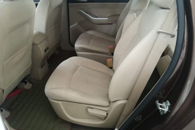 Used Baojun 730 2014 1.5L manual standard trim 7 seats Left Rear Seat