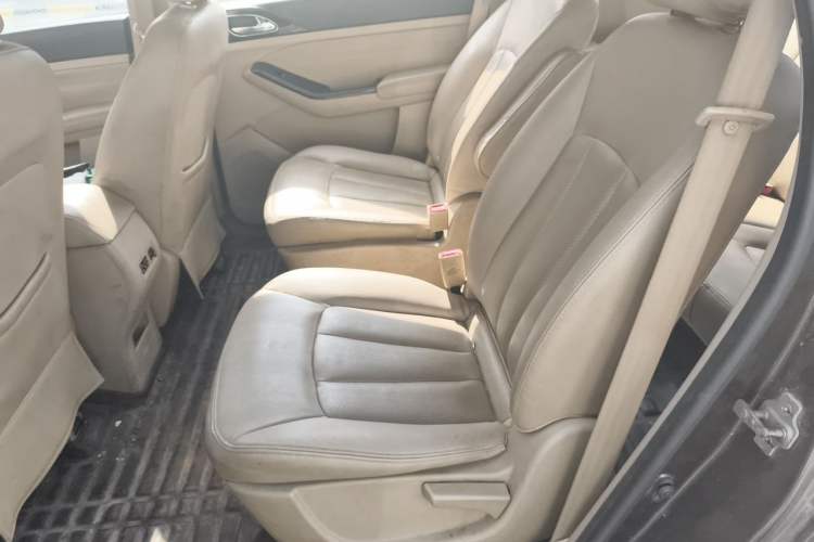 Used Baojun 730 2014 1.5L manual Comfort ESP version 7 seats Left Rear Seat