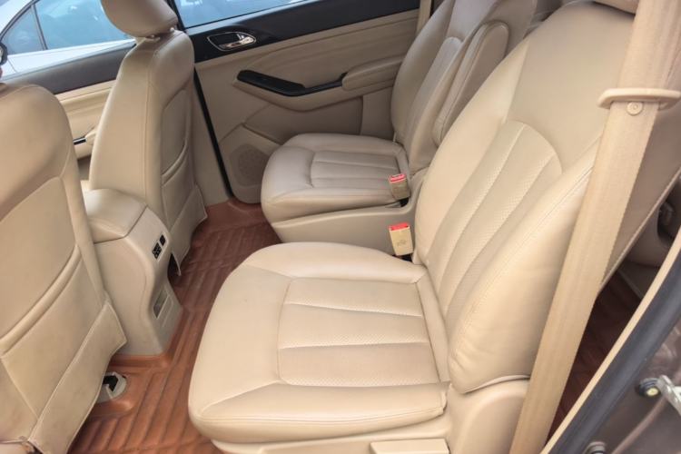 Used Baojun 730 2014 1.5L manual Comfort version 7 seats Left Rear Seat