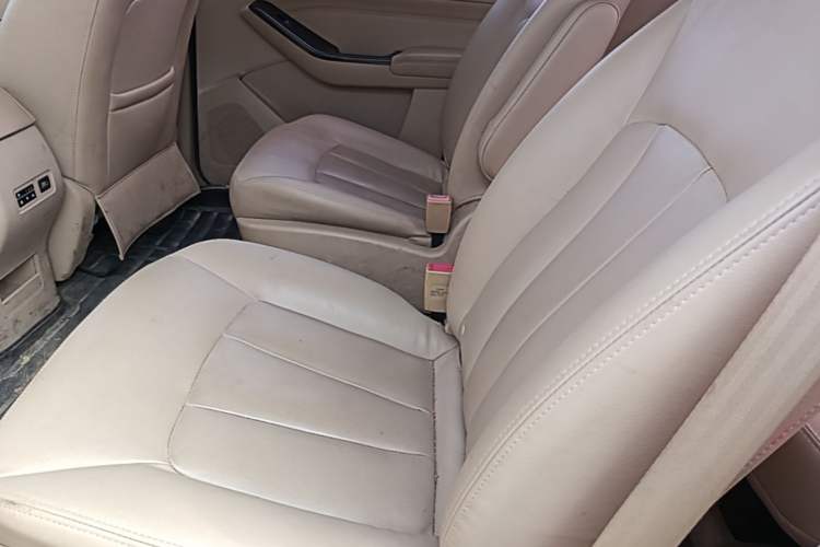 Used Baojun 730 2014 1.5L manual Comfort version 7 seats Left Rear Seat