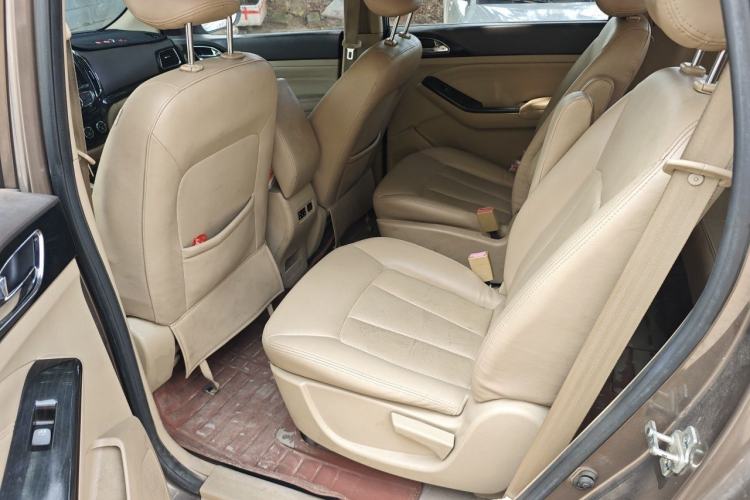 Used Baojun 730 2014 1.5L manual Comfort ESP version 7 seats Left Rear Seat