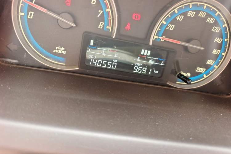Used Baojun 730 2014 1.5L manual Comfort version 7 seats Odometer Close Up