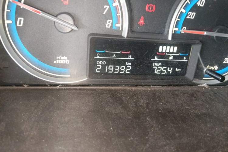 Used Baojun 730 2014 1.5L manual standard trim 7 seats Odometer Close Up