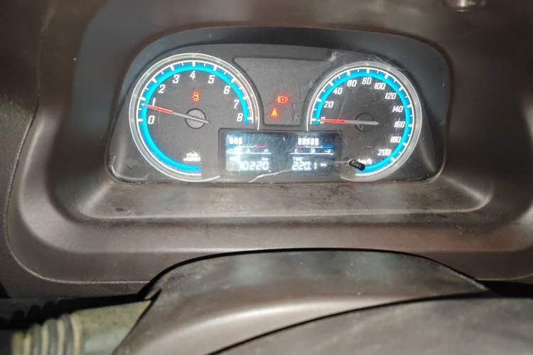 Used Baojun 730 2014 1.5L manual luxury trim 7 seats Odometer Close Up