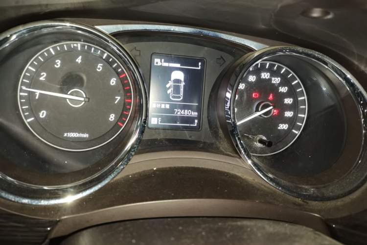 Used Baojun 730 2014 1.5L manual Comfort version 7 seats Odometer Close Up