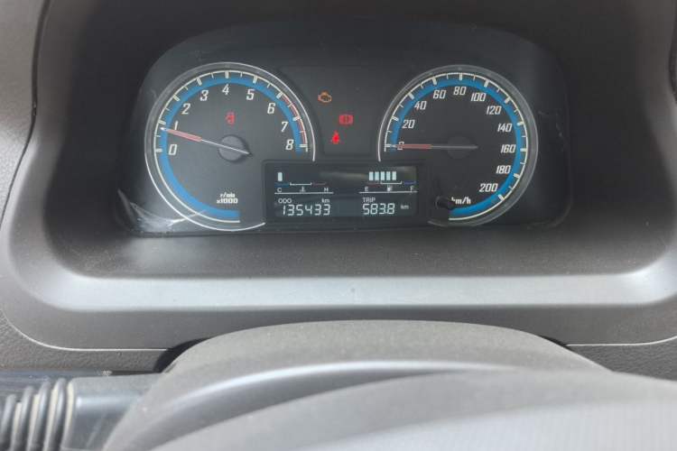 Used Baojun 730 2014 1.5L manual Comfort version 7 seats Odometer Close Up