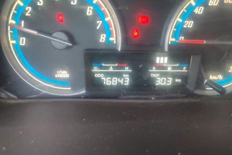 Used Baojun 730 2014 1.5L Manual Luxury Navigation ESP Version 7 Seats Odometer Close Up
