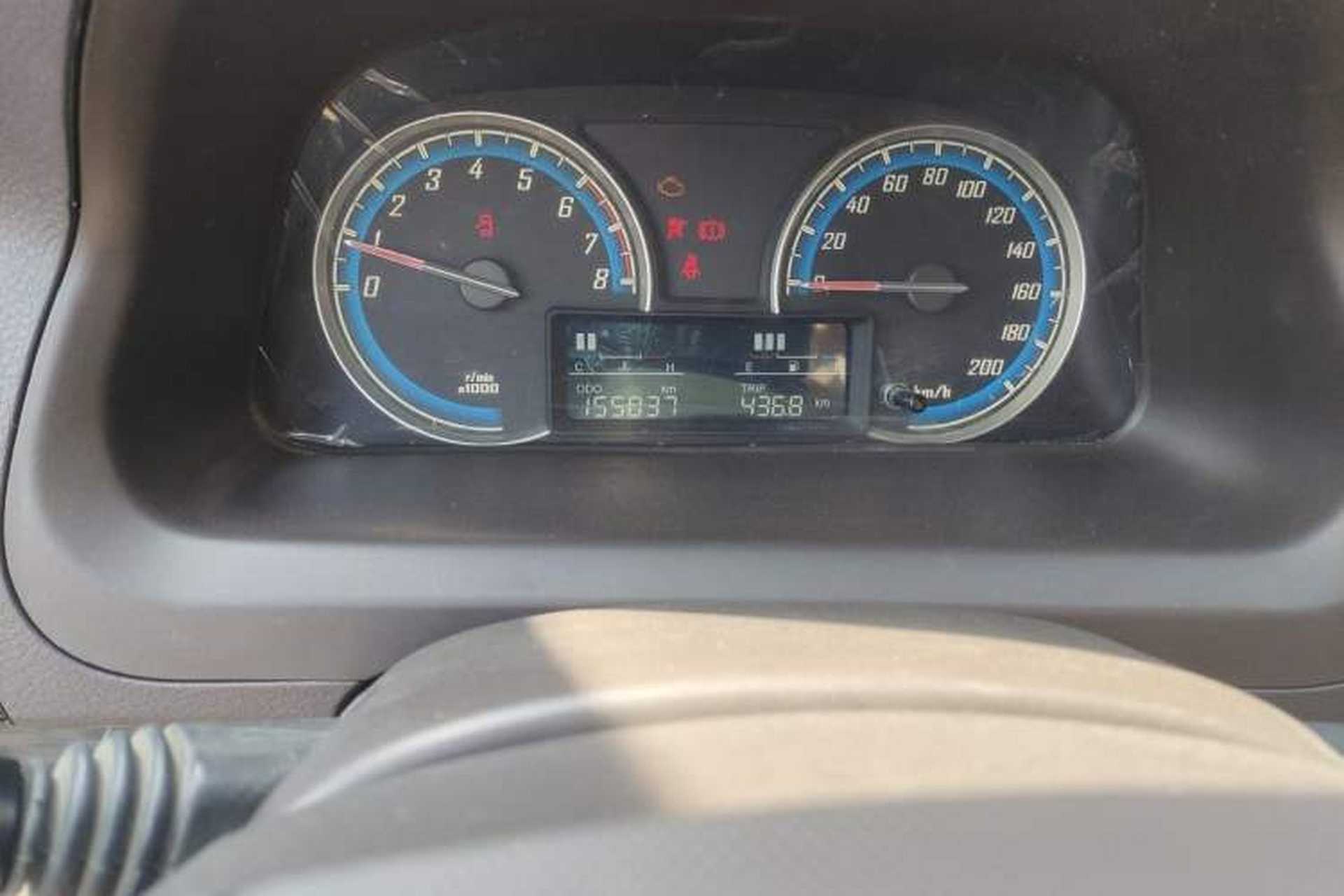 Used Baojun 730 2014 1.5L manual Comfort version 7 seats Odometer Close Up